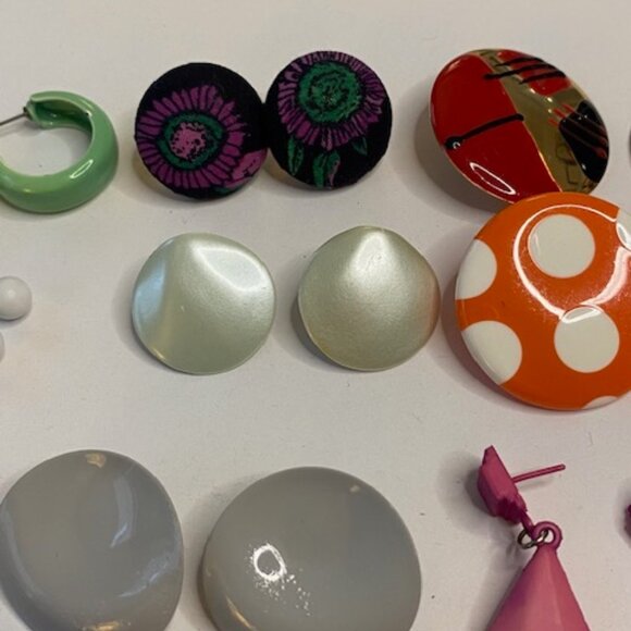 Vintage 1980/ 90's earrings lot. 39 pairs. Pierced  ears all styles. - Picture 4 of 16